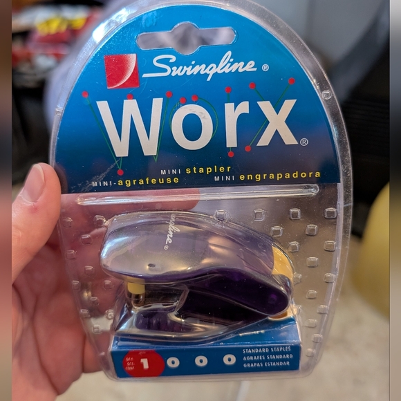 Swingline mini stapler with staples New - Picture 1 of 5